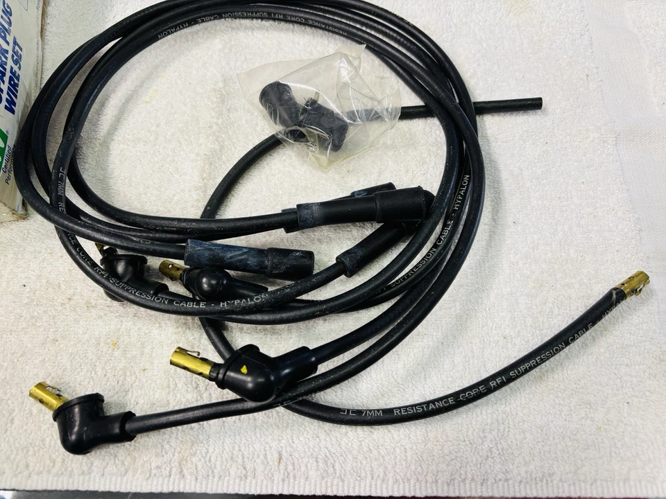 Juego de cables de bujías Wells QW-17 Datsun 200SX 610 710 Mustang Mustang II 4 cilindros Foto 2 de 3