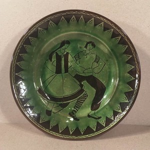 Vintage-TREIMANE-VAL-DAVID-POTTERY-Sgraffito-Latvian-Dancers-Hanging-Wall-PlateR
