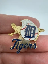 Detroit Tigers Pitcher Lapel Hat Pin by Aminco 1998