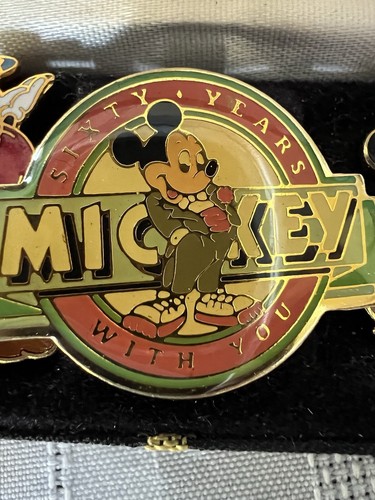 Topolino 60 anni con te set spille in metallo Disney 3 pin - Foto 3 di 5
