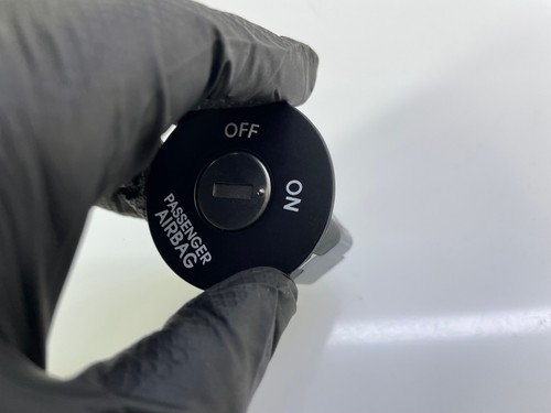 KIA SOUL PASSENGER AIRBAG ON OFF KEY SWITCH 2008 - 2012 🌟 - Picture 12 of 12