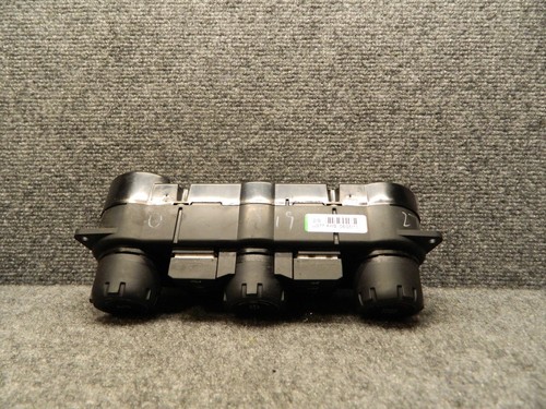2012 2013 2014 2015 Volkswagen Passat AC Heat Switch Climate Control Unit - Picture 3 of 7