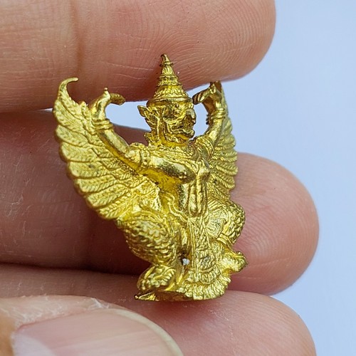 Estatuilla de pájaro mítico tailandés Garuda dorado criatura alada amuleto coleccionable - Imagen 7 de 9