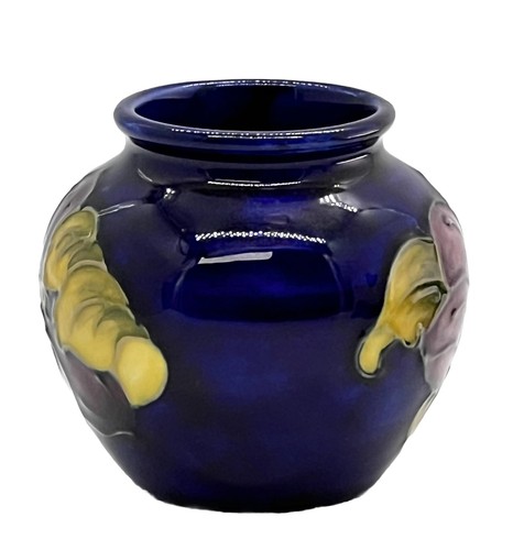 Moorcroft Vintage Small Vase - Cobalt Blue Colour with Red Hibiscus - Picture 2 of 9