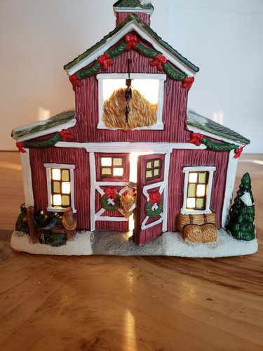 2009 St Nicholas Square Village ~ "Country Stable" ~ Missing Weathervane - Picture 7 of 11