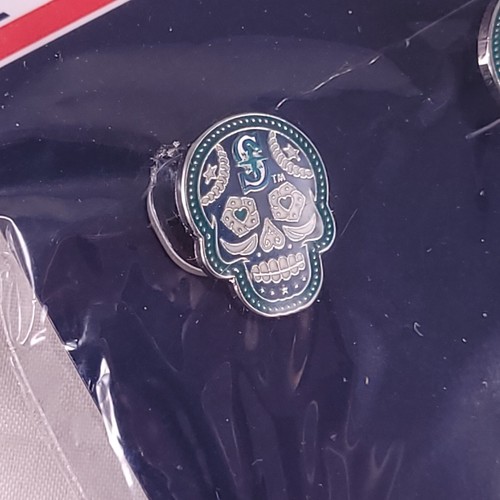 NEW MLB Texas Rangers Earrings Skull Candy - Picture 2 of 3