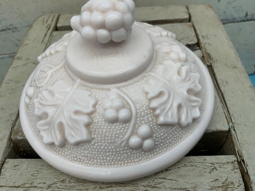 Vintage Jeannette Shell Pink Milk Glass Candy Dish, 1950's, Grape Design - Picture 6 of 6