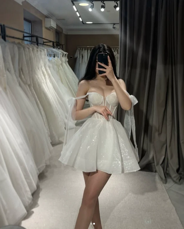 Short Beach Wedding Dresses Glitter Off Shoulder Sequined Mini Bridal Gowns - Image 4 of 4