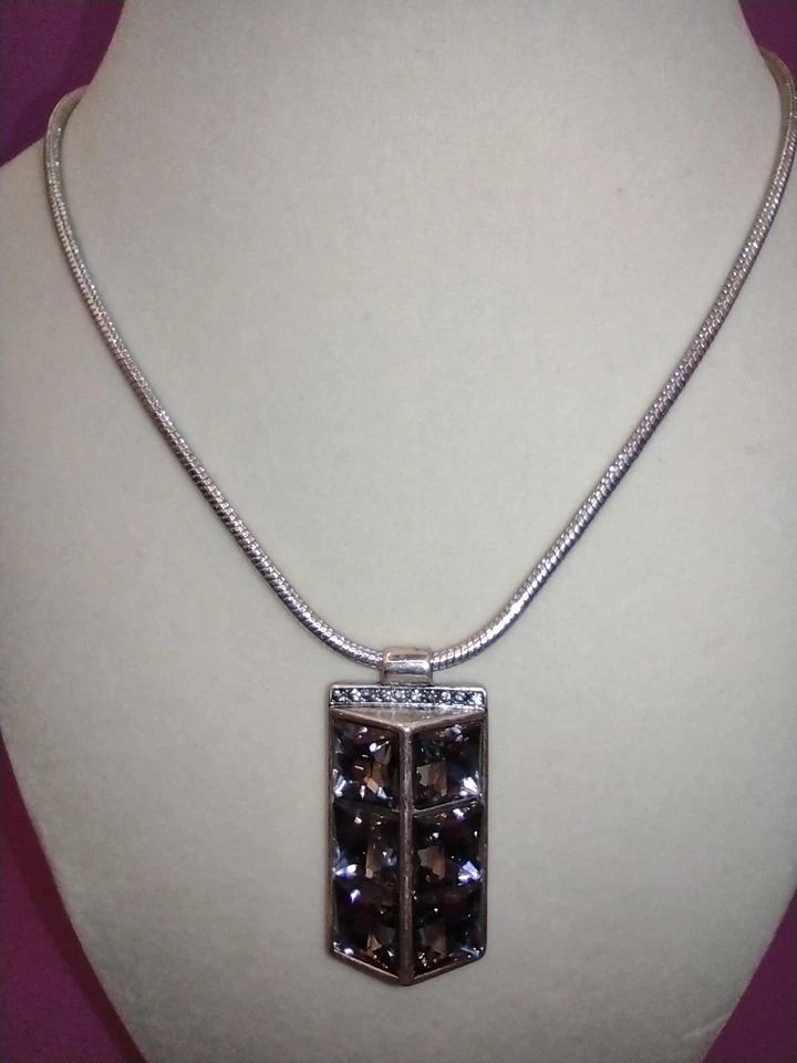 Vintage Kenneth Cole KC Pingente de Strass Iridescente Smokey 18"+ Colar - Imagem 3 de 4