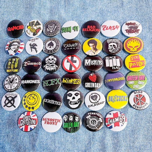 Punk Rock button badge pins. Punk's not Dead, Hardcore, Antisocial. 40 items - Picture 1 of 9