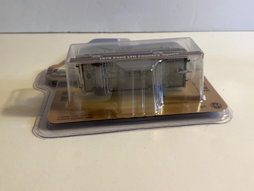 Greenlight Estate Wagons 1979 Ford LTD Country Squire 1:64 LE Series 1 NISP - Picture 6 of 7