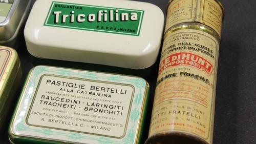 Antico Lotto Scatole Latta Bachelite Farmacia Salute Medicina Brillantina - Picture 4 of 12