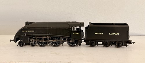 Hornby R30137 BR Clase B17/5 Loco 4-6-0 CIUDAD DE LONDRES Nº61670 21DCC Listo ¡Sin usar, en caja! - Imagen 5 de 6