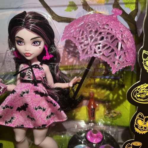 Monster High Draculaura BITE IN THE PARK Modepuppe & Zubehör Spielset Neu im Karton - Bild 7 von 11