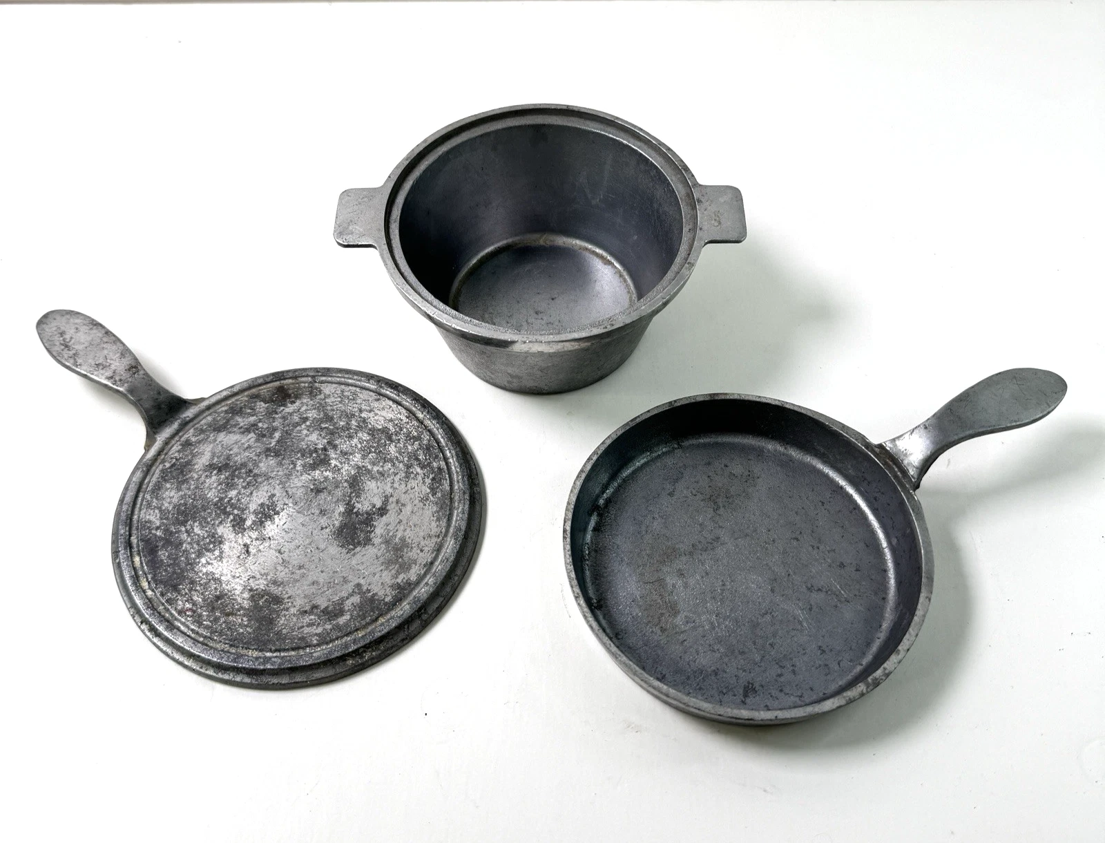 Vintage Salesman Sample Cast Aluminum Cookware Griddle Skillet Dutch Oven USA