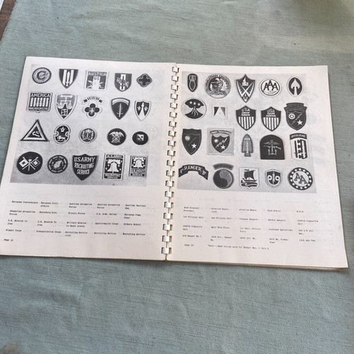 USA Military Shoulder Patches Book 2nd Ed. Army Badges Insignia 1978 1973 Great - Picture 19 of 24