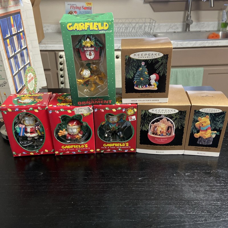 Seven Vintage Christmas Ornaments Garfield,winnie The Poo,loons Tunes, Peanuts