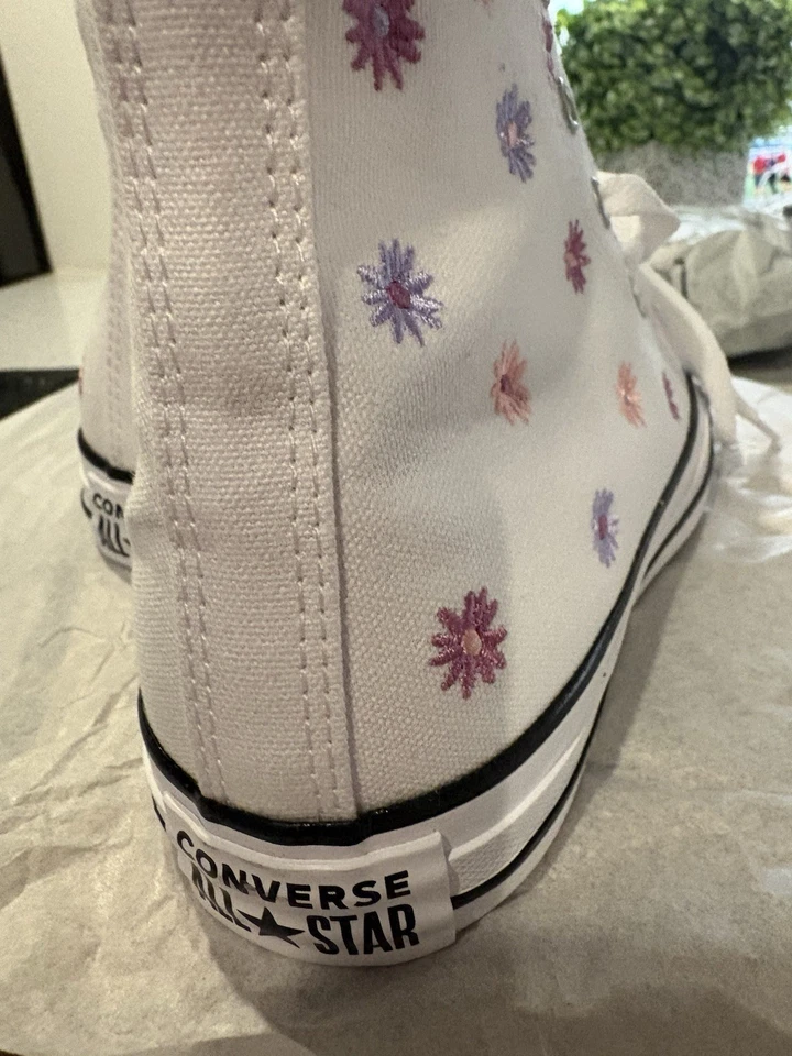 Nuevo. Niñas Converse Flores Blancas EE. UU. Talla 4 Foto 3 de 4