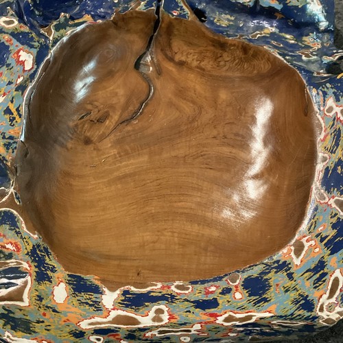 Grande ciotola Burl in legno tinto con finitura impasto stratificata su bordo vivo - Foto 6 di 13