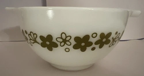 Crazy Daisy Pyrex Spring Blossom Green 441 Cinderella Bowl 1.5 Qt. Vintage