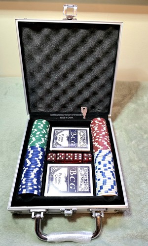 Deluxe Travel Poker Set - Picture 3 of 5