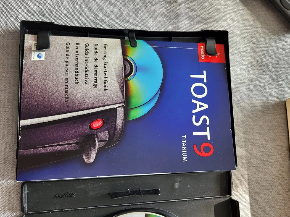 Roxio Toast 9 Titanium (for Mac) in Retail Box Full Version - Image 2 of 4