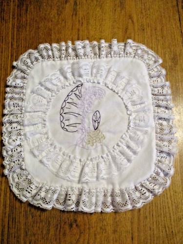 VTG.HAND DESIGND PILLOW SHAM/EMBROIDERED VICTORIAN LADY W/BIG HAT~LACE EDGE 13" - Picture 3 of 5