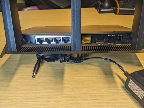 Netgear Nighthawd R7000 AC1900 Inteligentny router WiFi z ReadyShare - Zdjęcie 3 z 5