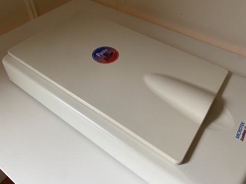 Microtek ScanMaker Old School Flatbed Scanner for PC & Mac - Picture 9 of 16