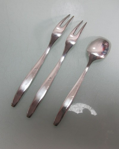 Zuckerlöffel + 2 Aufschnittgabeln versilbert 90er 70er Jahre Dekor schön verzier - Picture 2 of 3