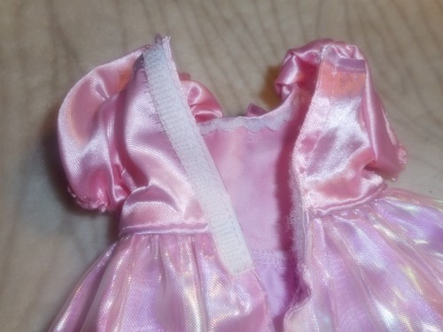 DOLL PRETTY PINK SHINY DRESS WITH SHIMMERY SEWN ON APRON PINK BOW DISNEY LABEL  - Picture 4 of 5