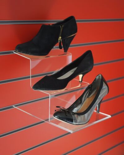 Estante de zapatos elevadores de 2 y 3 niveles de acrílico Perspex pantalla escalonada al por menor - Imagen 4 de 4