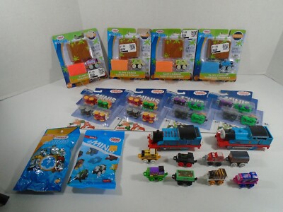 LOT OF THOMAS & FRIENDS MINI TRAINS AND ACCESSORIES (LOOK)