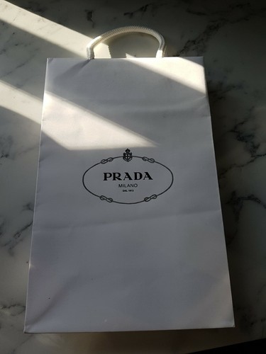 PRADA KLEINE GRÖSSE 25 X 16 X 8 CM ZUBEHÖR PARFUM GESCHENKTÜTE