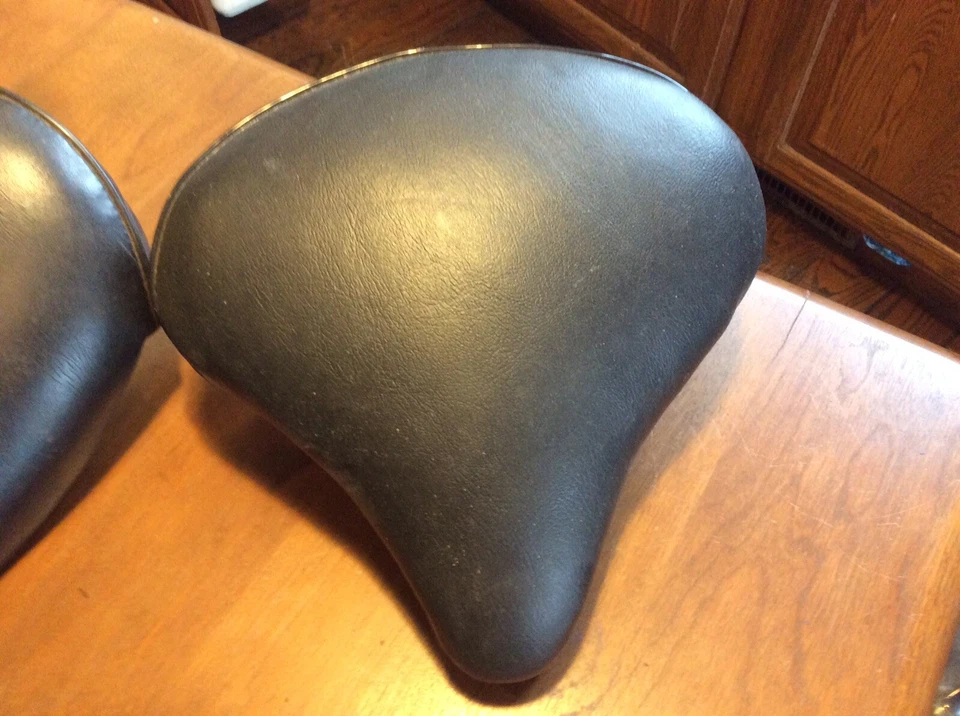 Black Vinyl Bike Seat - 11” Long - Very Good Foto 2 de 3