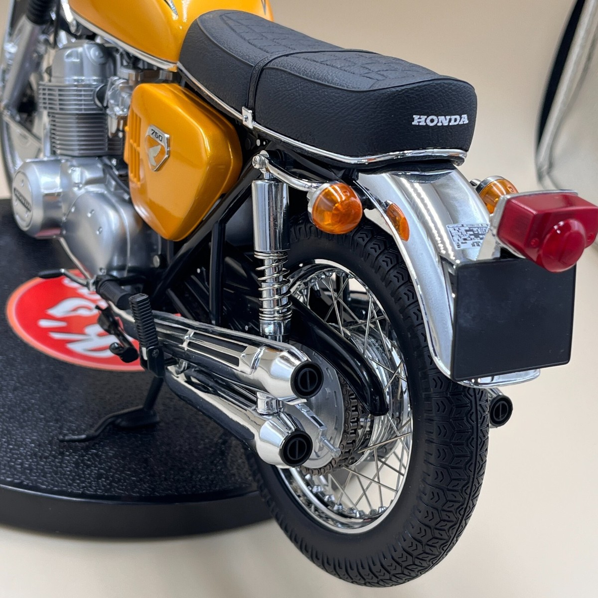 1/6 Honda Cb750 Racing Semi-Assembled Premium Model / Tamiya USA