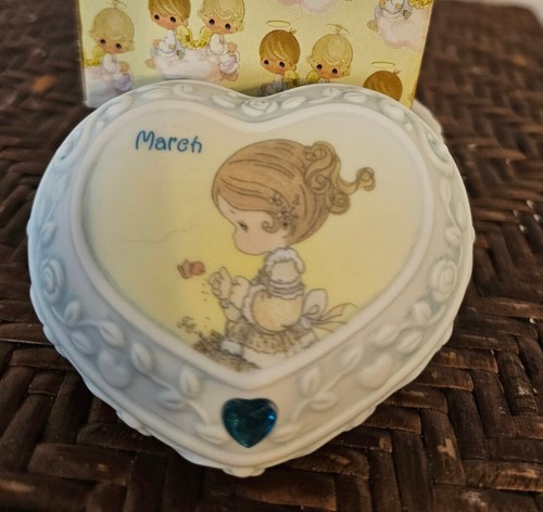 NUOVO Vintage Preziosi Momenets SCATOLA CUORE AVON March Aquamarine Heart ๐ - Foto 11 di 11