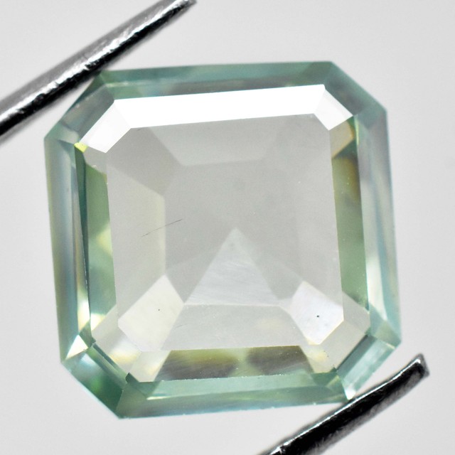 3.45 Cts Synthetic Green Moissanite Octagon Cut Certified Gemstone OV10129 3.45 Cts Synthetic Green Moissanite Octagon Cut Certified Gemstone OV10129