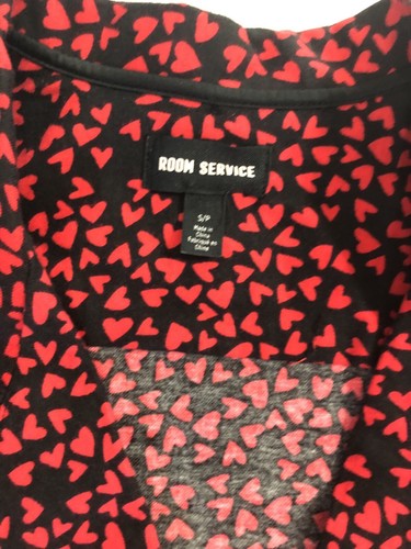 Neu mit Etikett Zimmerservice Pyjama-Oberteil rot und schwarz geknöpft Gr. Small - Bild 5 von 7