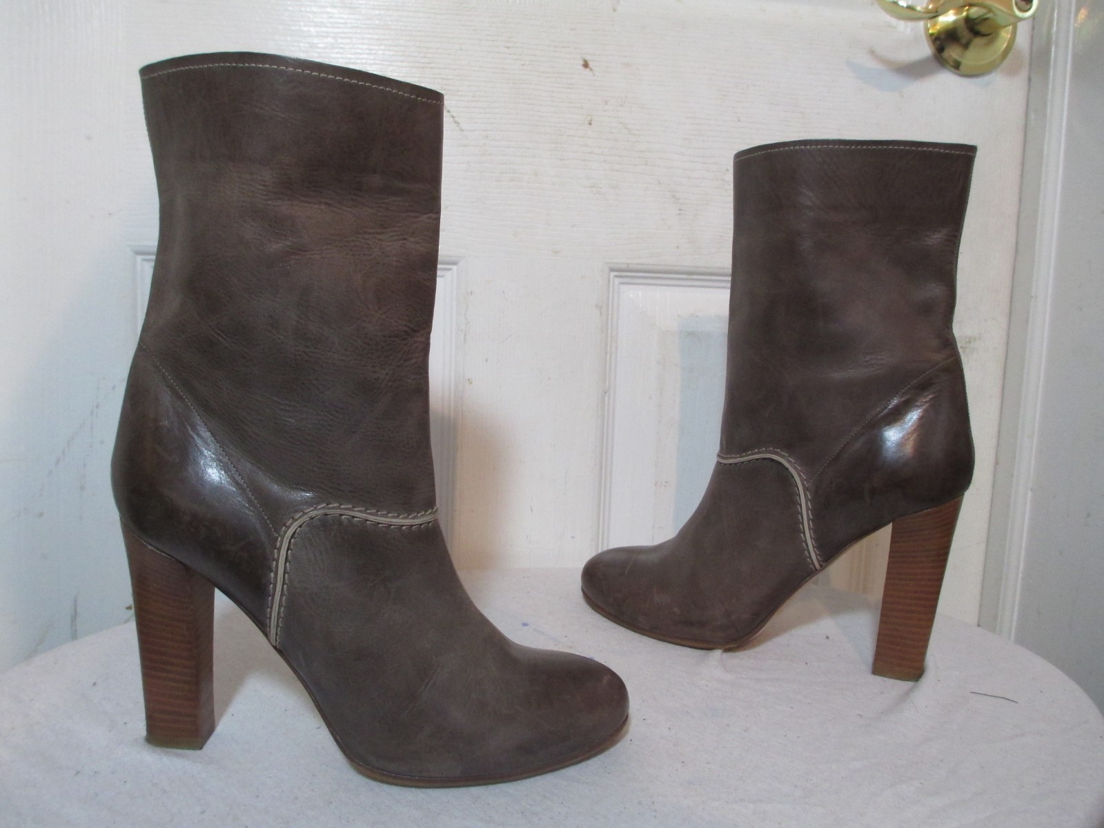 Chloe marrón Leather Classics Tacones mitad de la pantorrilla botas Hecho en Italia EU 37 nos 6.5 M Chloe marrón Leather Leather Leather Classics Tacones mitad de la pantorrilla botas Hecho en Italia EU 37 nos 6.5 M envio rapido a ti