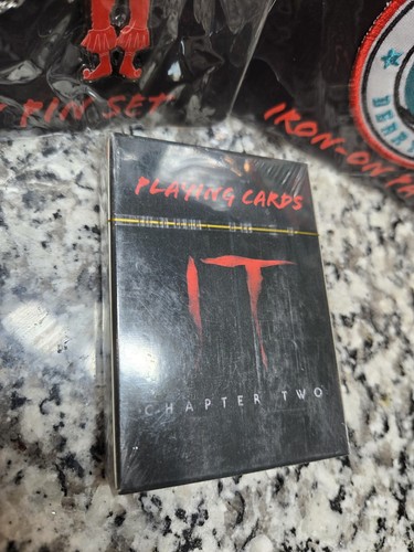 IT Chapter 2 Authentic Gift Set - Playing Cards Pin And Patch Clown Derry - Picture 2 of 4