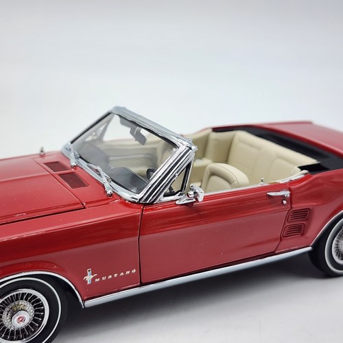 Danbury Mint 1967 Ford Mustang Convertible Candy Red 1:24 Rarität selten komplett  - Bild 10 von 24