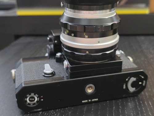 Nikon FTN Fotomic con ottica Nikkor 50 mm F1.4 filtro e paraluce originali Nikon - Bild 7 von 15