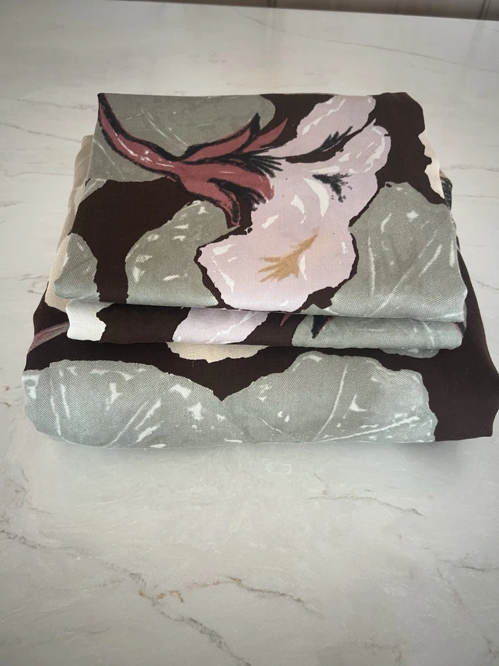 Marimekko ISO KRASSI  KING Duvet Cover/Shams Crate & Barrel Floral Cotton-Brown - Image 2 of 4