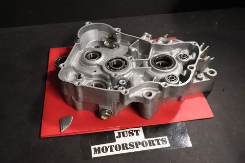 1998 Honda Cr125r Right Crankcase Needs Repaired - Picture 4 of 4