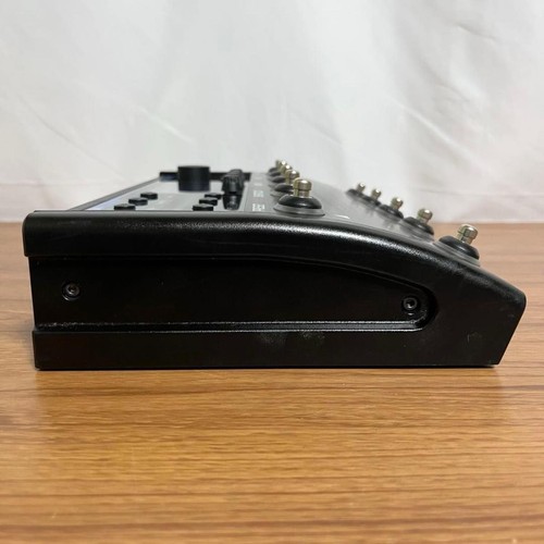 TC-Helicon VoiceLive 2 Vocal Processor Effects Unit w/ AC Adapter Manual - Picture 6 of 12