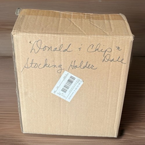Vintage Donald Duck with Chip and Dale Stocking Holder w Original Packaging - Picture 12 of 12