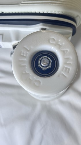 Exclusive AUTHENTIC CHANEL ROLLER SKATES Cruise 2024 in White On White Sz 38 - Picture 12 of 20