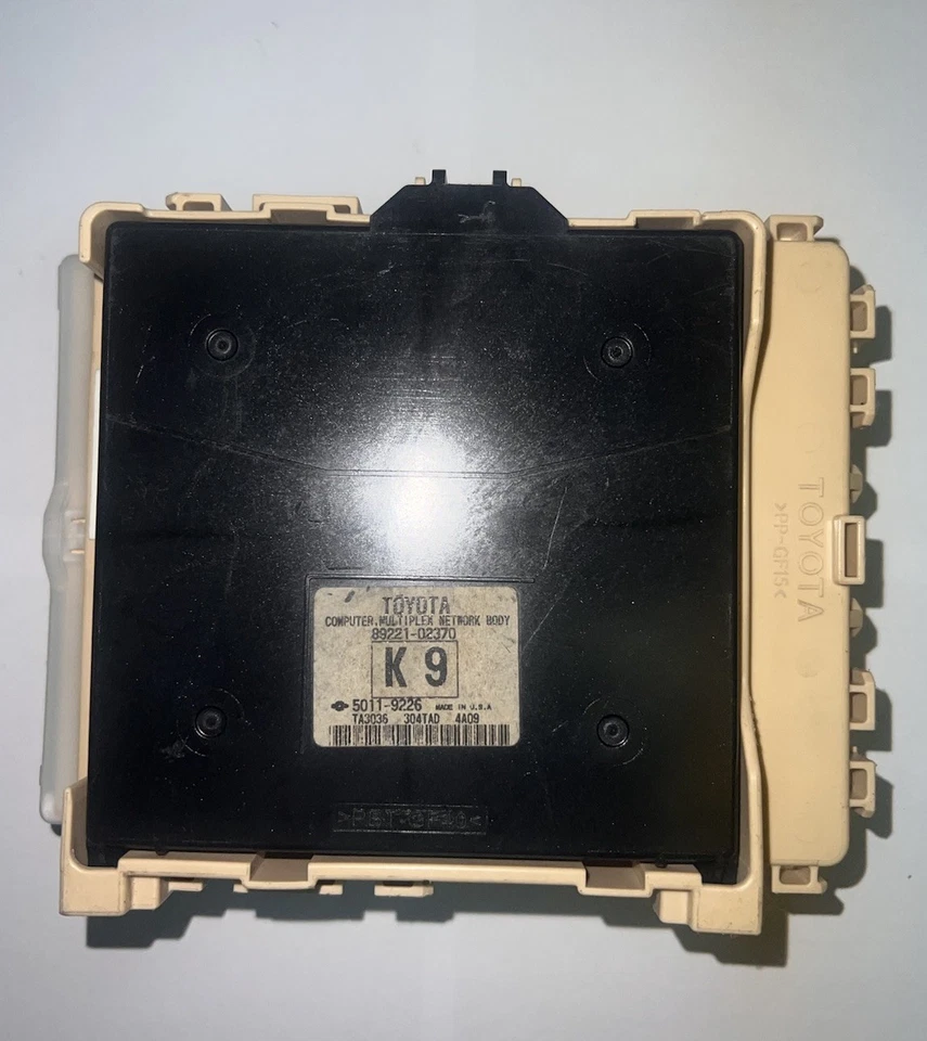 2014-2016 Toyota Corolla Fuse Box Control Unit OEM 63582642 8273002F40A - Image 2 of 2