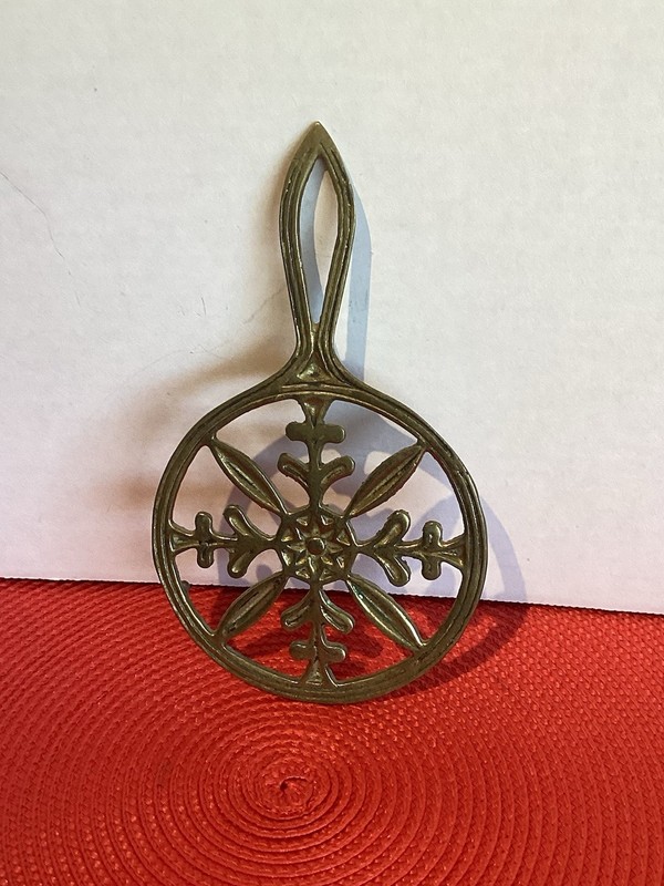 Vintage Brass Trivet Leaf Pattern By Fred Robert’s Co. 7 Inches Length
